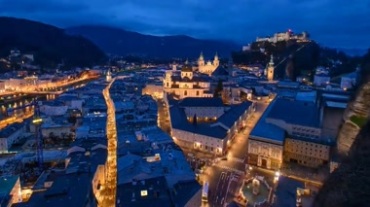 傍晚到晚上的欧洲小镇灯光延时摄影视频素材