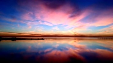 彩霞映满天美丽夕阳和湖水相映的唯美画境视频素材