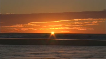 海面红太阳日出美景视频素材