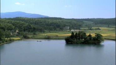 风景秀丽的人工湖视频素材