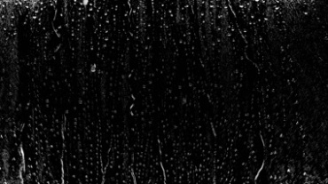 雨水打到窗户玻璃上滑落成一道线视频素材