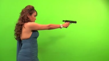 真人美女开枪动作绿屏抠像特效视频素材