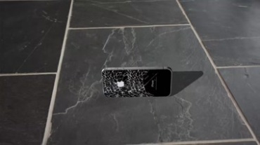 苹果手机摔到地上碎屏视频素材