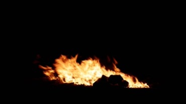 户外篝火燃烧火焰火苗视频素材