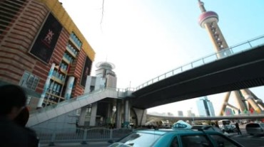 上海城市东方之珠街景道路车流不息视频素材