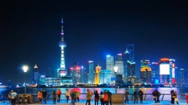 上海黄浦江畔东方明珠夜景灯光视频素材