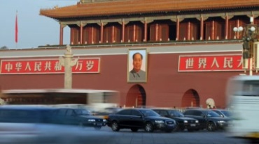 北京天安门前车流繁忙景象视频素材