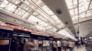 深圳北站地铁列车人流上车下车视频素材