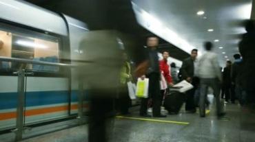 地铁城铁停车人群人流快节奏延时摄影视频素材