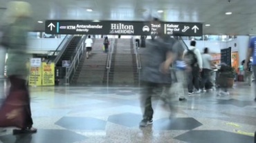 车站大厅扶梯人流如织延时摄影视频素材
