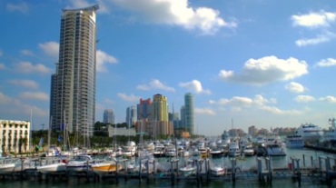 海滨城市高楼码头游艇视频素材