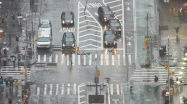城市交通繁忙路口车辆分流导流视频素材