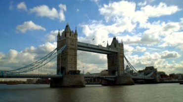 英国伦敦塔桥双子桥城市地标建筑风景名胜视频素材