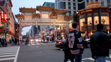 国外唐人街牌楼街头街景视频素材