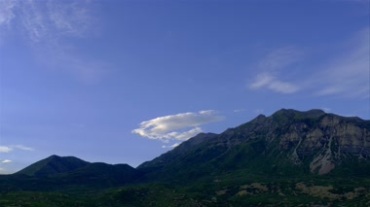 山峦山脉绿山蓝天白云移动延时摄影视频素材