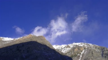 雪山高山之巅积雪白云快速漂移延时摄影视频素材
