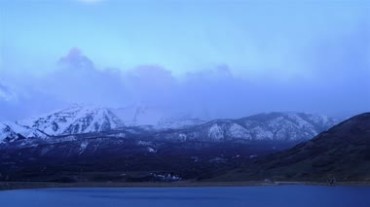 雪域高原雪山太阳照射蓝天白云延时摄影视频素材
