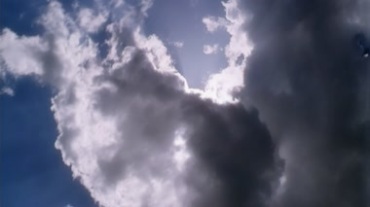动态云层遮住太阳，阳光穿透云层视频素材