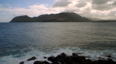 海湾海边小浪花拍打海岸石头延时摄影视频素材
