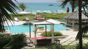 海边酒店休闲度假游泳池视频素材