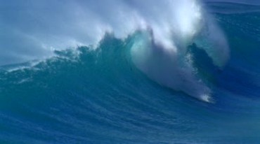 大海碧波海浪卷起巨浪浪花浪头视频素材