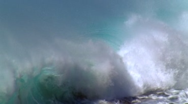大海碧波海浪卷起巨浪浪花浪头视频素材
