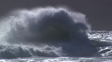 海浪大海巨浪风浪激起浪花视频素材