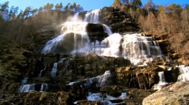 高山层层岩石台面流水瀑布视频素材