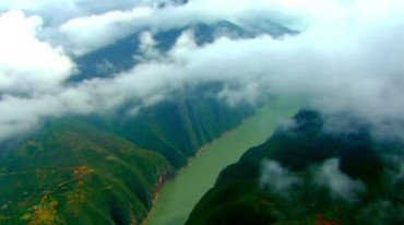 航拍重庆大山大水云雾环绕风景区旅游风光视频素材