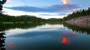 美丽湖泊湖水天空云彩景色延时摄影视频素材