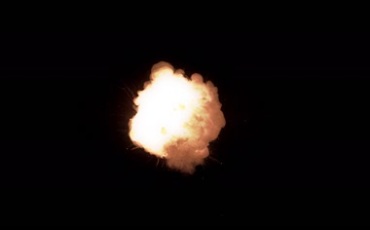 爆炸能量浓烟火焰火球碎片迸飞黑屏特效视频素材