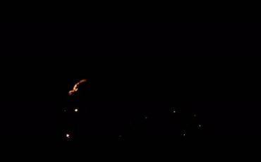 爆炸能量浓烟火焰火球碎片迸飞黑屏特效视频素材