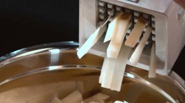 压薯条土豆条制作视频素材