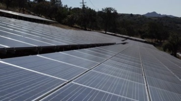 清洁能源光伏发电太阳能板排在一起视频素材