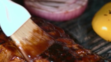西餐烤肉刷酱料视频素材