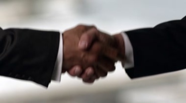 商务握手两只手握在一起特写视频素材