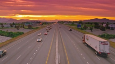 乡村最美晚霞高速公路车流来来往往视频素材