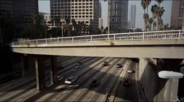 城市桥上桥下汽车行驶视频素材