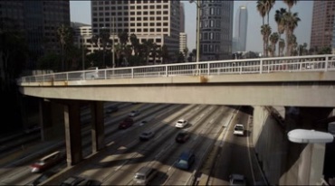 城市桥上桥下汽车行驶视频素材