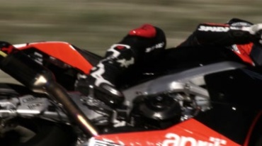 摩托车赛道弯道过弯倾斜姿势视频素材