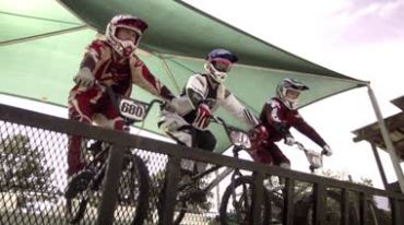 越野自行车山地赛骑手比赛视频素材