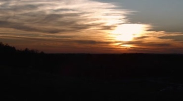 夕阳背景下的摩托车飞越特技极限运动视频素材