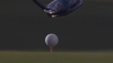 高尔夫球杆挥杆打球特写镜头视频素材