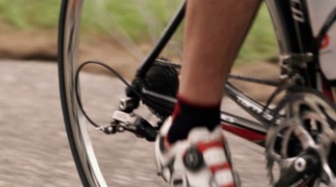 自行车山地车骑行特写镜头视频素材