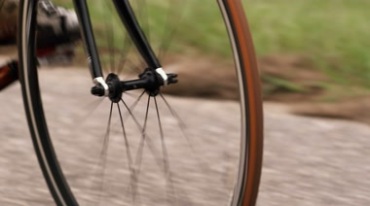 自行车山地车骑行特写镜头视频素材