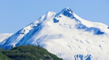 雪山积雪覆盖的山峰白色大山视频素材
