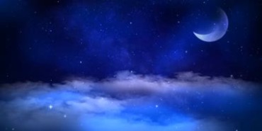月色星空云海上的幸福浪漫花拱门视频素材