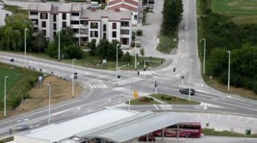 十字路口交通汽车行驶路线视频素材