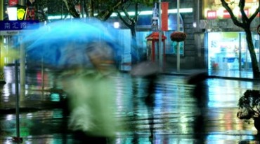 上海下雨夜晚快速街景夜景视频素材