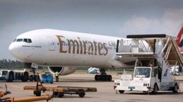 大飞机货物装载装机航空物流运输视频素材